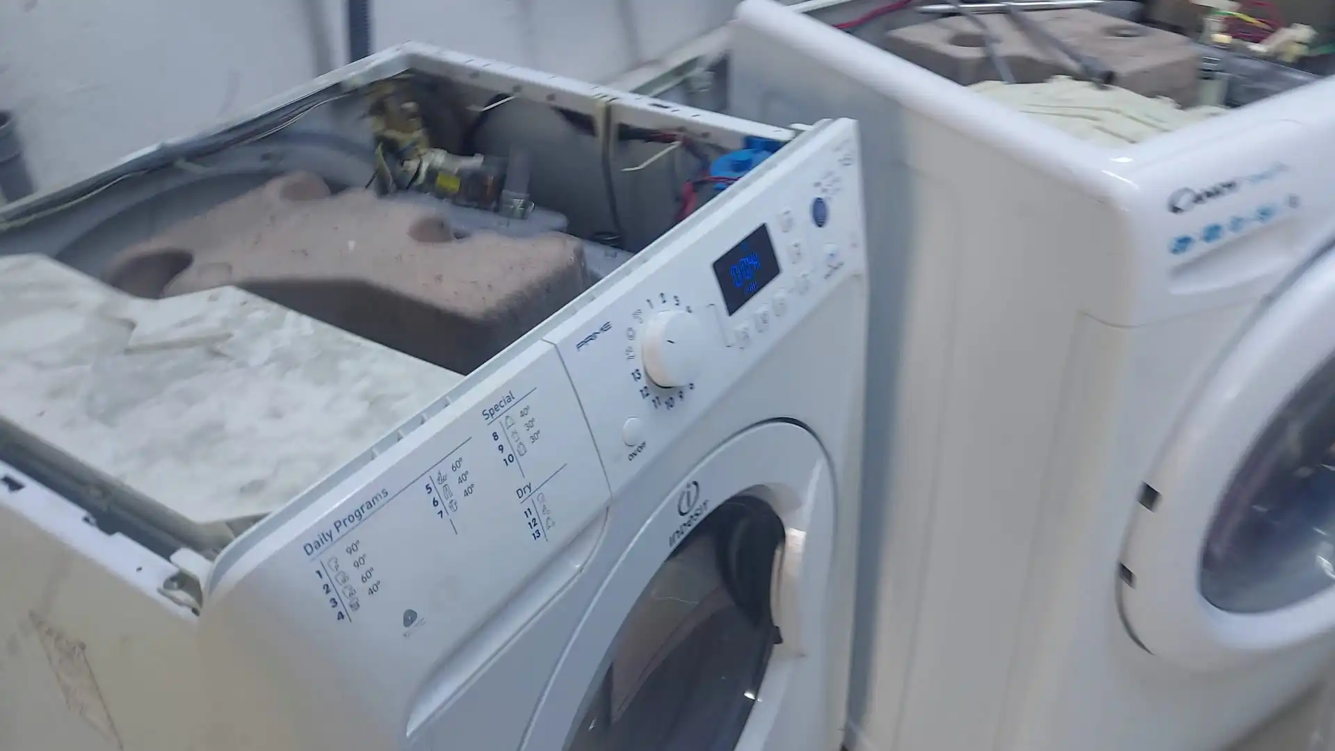 فحص ميكانيكي شامل الغسالات المفككة ورشة كويت ريبير