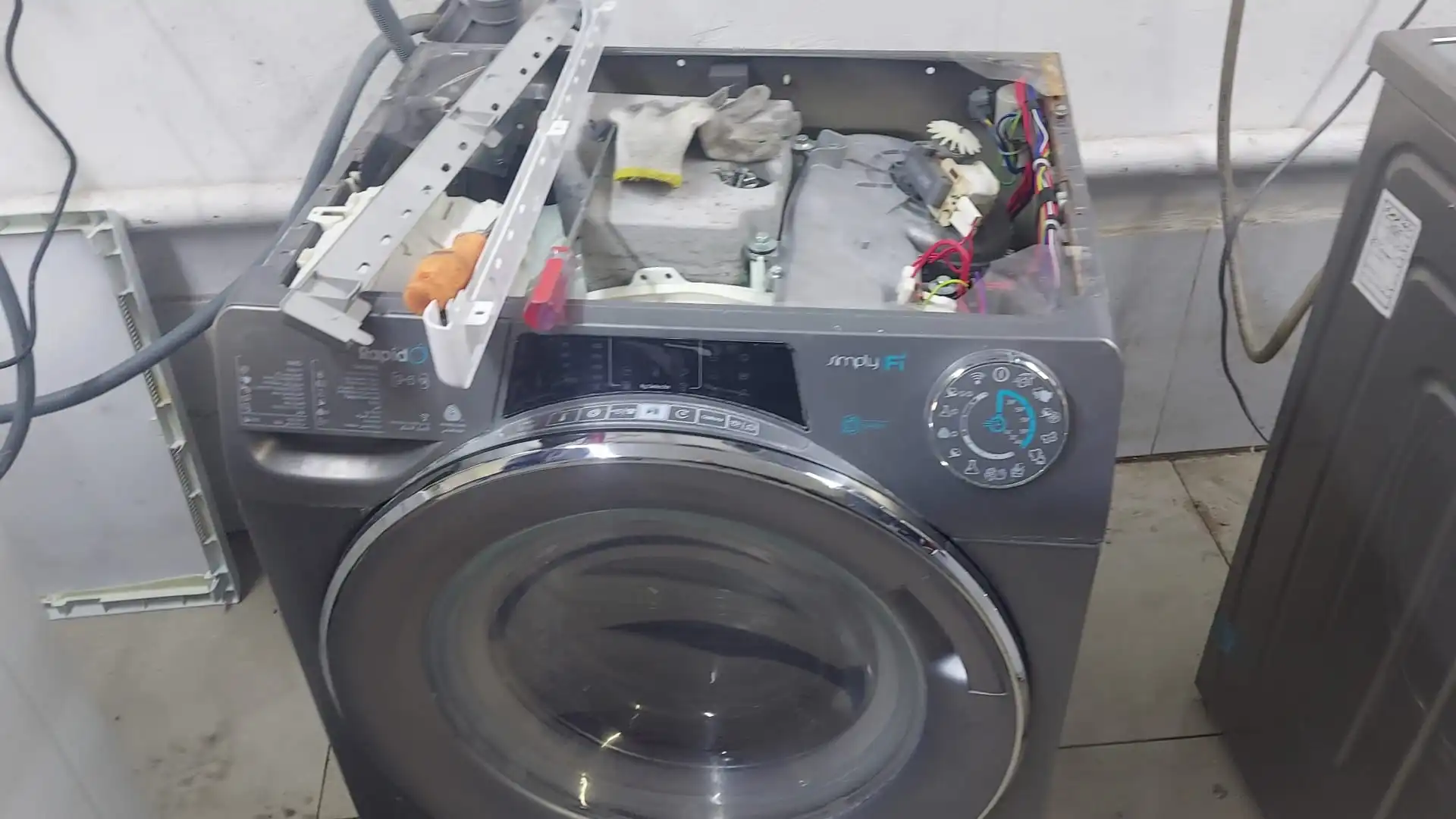 تصليح مشاكل الاهتزاز في غسالة كاندي سيمبلي فاي